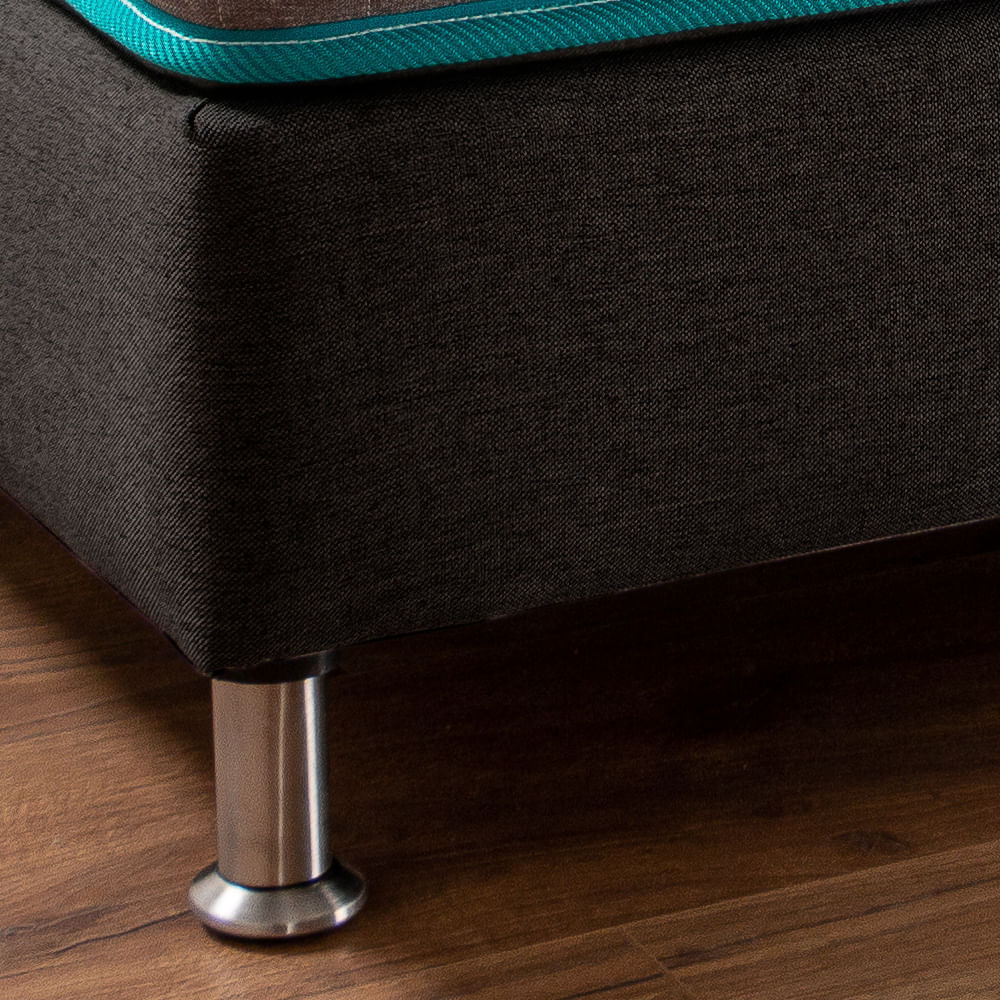 base-cama-patas-metalicas-interior-en-pino-negro-sencilla