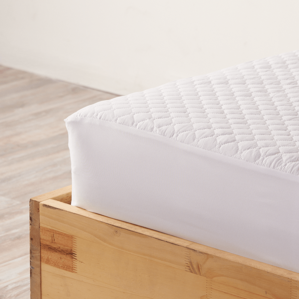 protector-de-colchon-acolchado-blanco-sencillo
