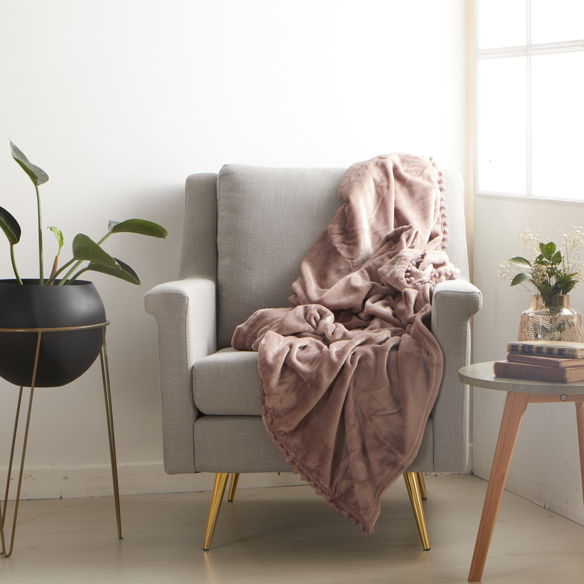 cobija-pompones-250-gr-140-x-200-cm